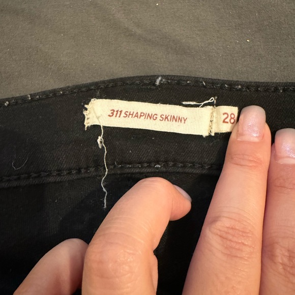 Levi’s 311 Shaping Jeans in Black! - Picture 2 of 2